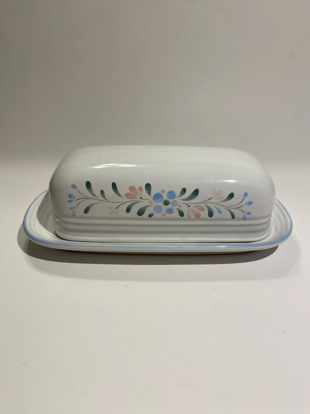 Vintage Fascino by Yamaka Stoneware Covered Butter Dish Hand-Painted Blue Pink